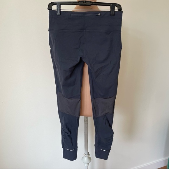 Athleta Flint Gray Relay Reflective Tight Ruched Calf Leggings 903959 EUC Size S - Picture 4 of 11